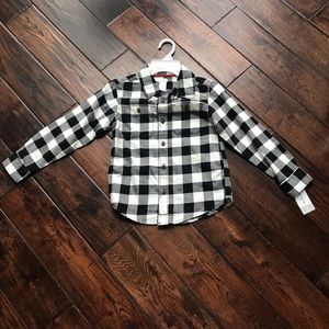 B and W flannel shirt with tags. Great for fall